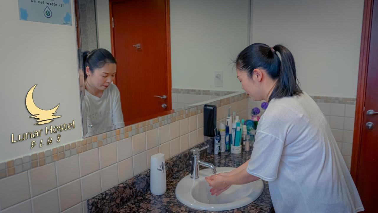 Lunar Hostel Plus 迪拜 外观 照片