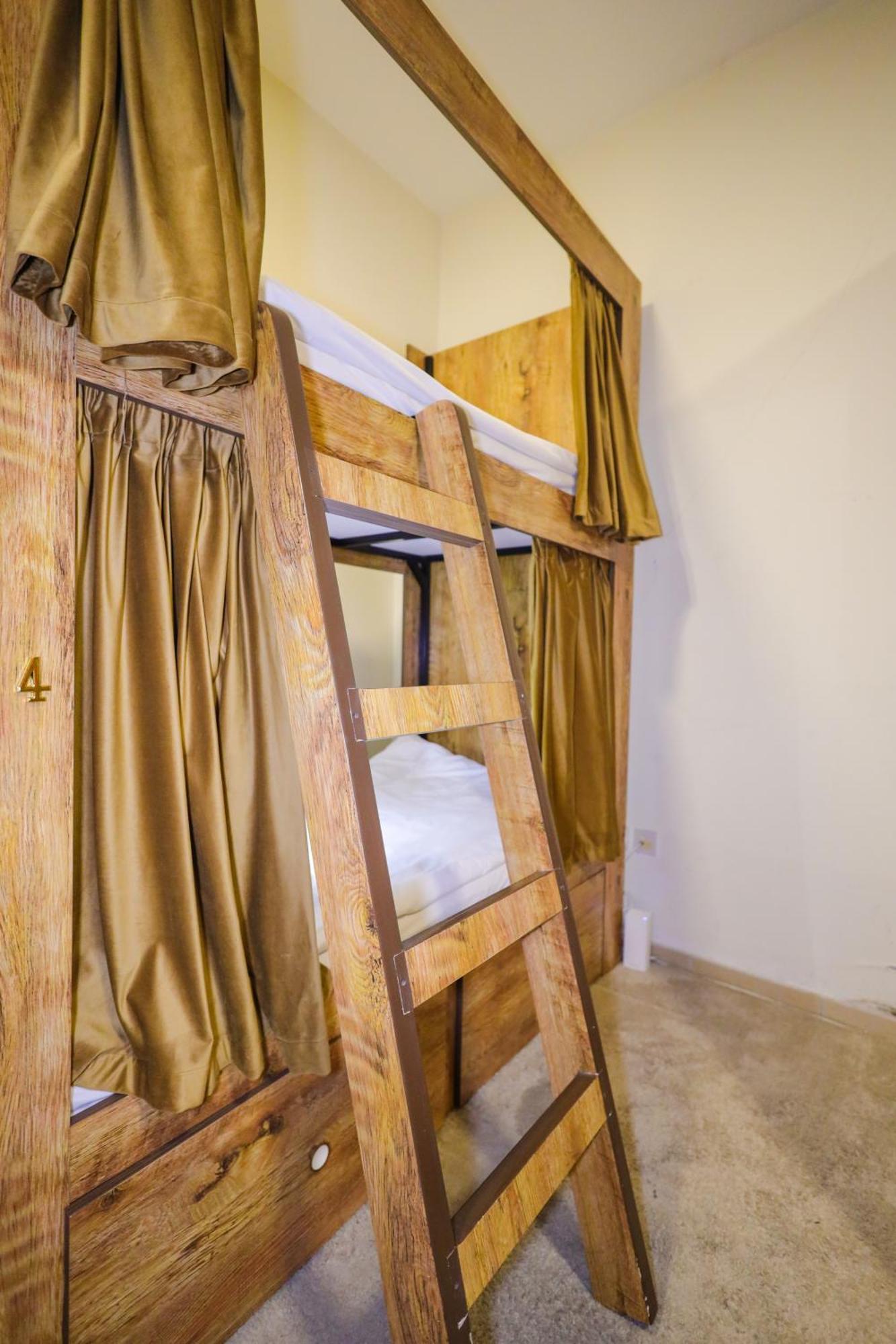 Lunar Hostel Plus 迪拜 外观 照片