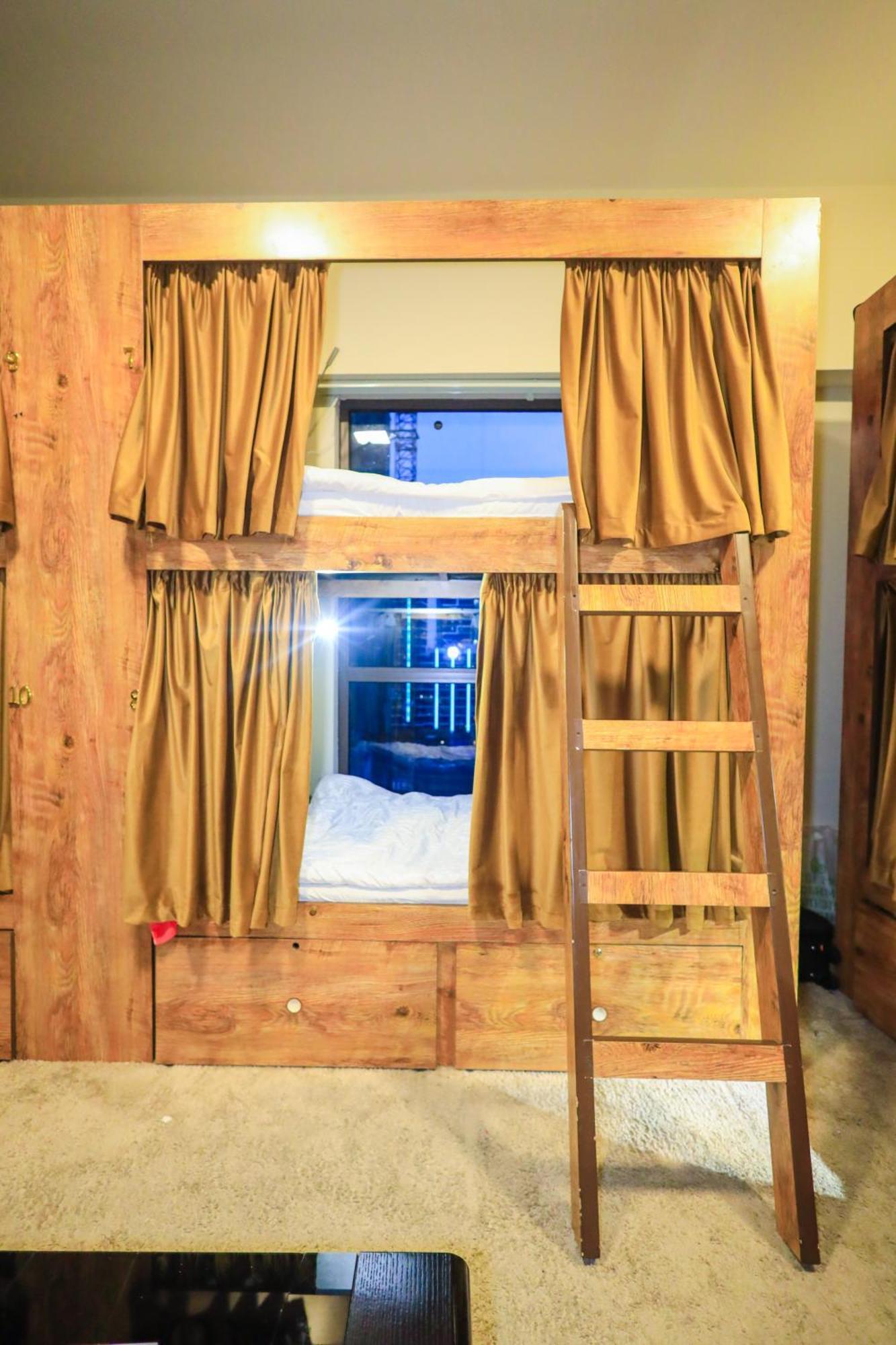 Lunar Hostel Plus 迪拜 外观 照片