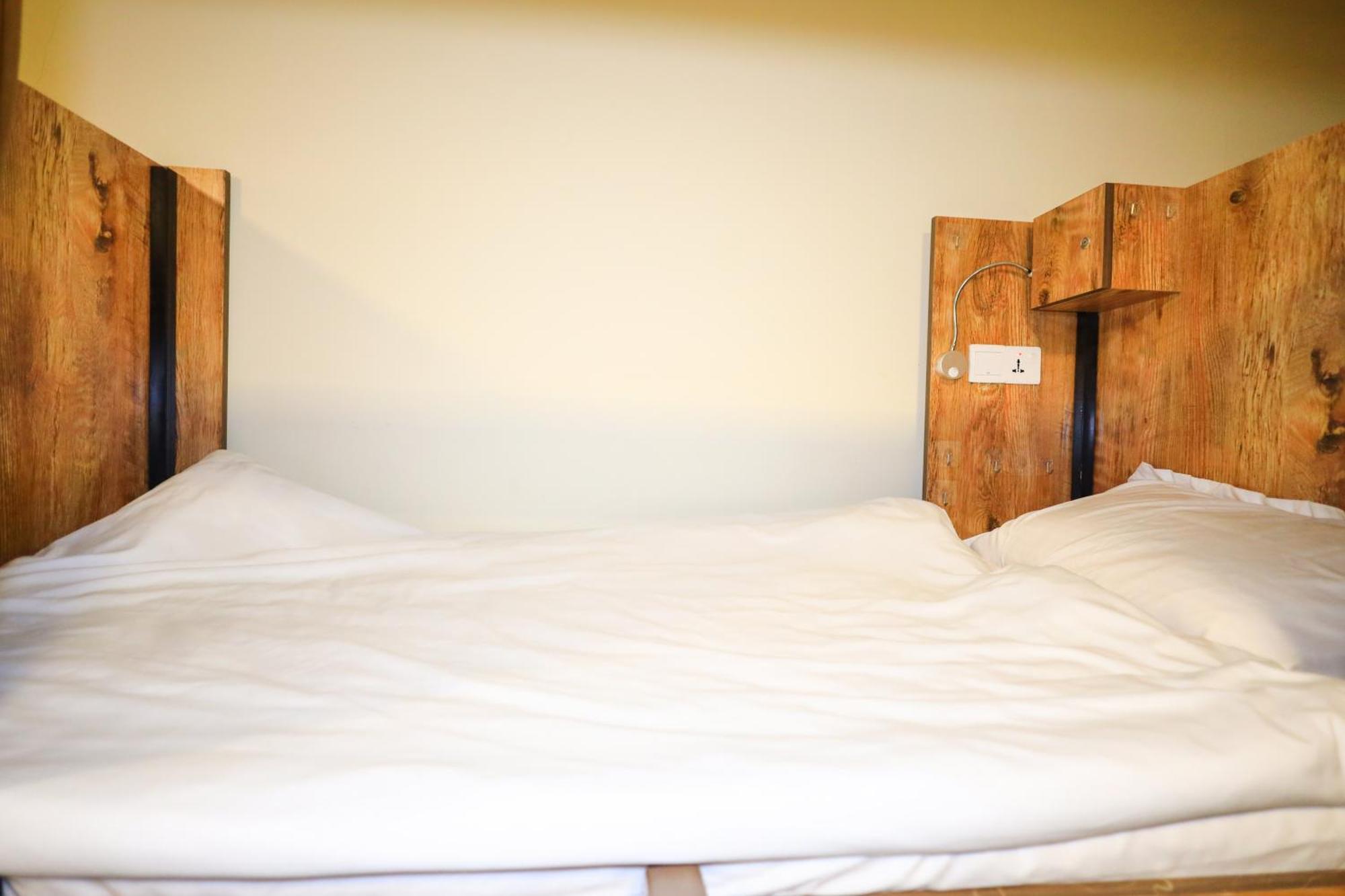 Lunar Hostel Plus 迪拜 外观 照片